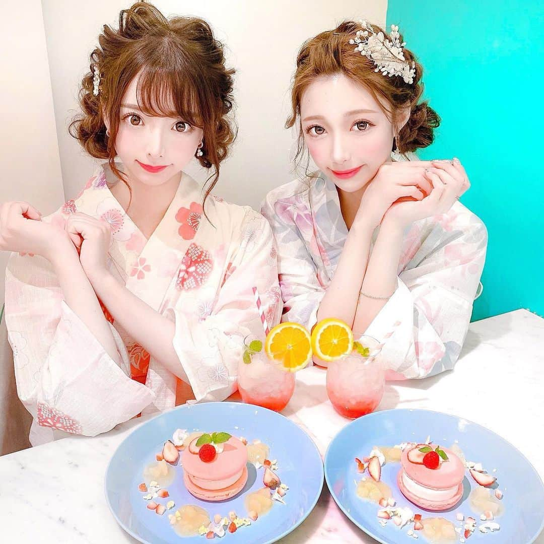 あやちゃんさんのインスタグラム写真 - (あやちゃんInstagram)「カンパネラの新作🍑💗 @tokyocampanella  マカロン好きにはドツボ🤣 ドリンクにもマカロンにも🍑がゴロゴロ入ってるマカロンアイス 幸せ😍😍😍 #東京カフェ #東京カンパネラ #東京カンパネラカフェ #東京駅 #カンパネラカフェ #カンパネラ #マカロン #マカロンアイス #マカロンケーキ #ももパフェ #ピーチ #🍑 #季節限定 #カフェ巡り #カフェ活 #浴衣 #ゆかた #水色」8月14日 22時27分 - aya.you.love.r