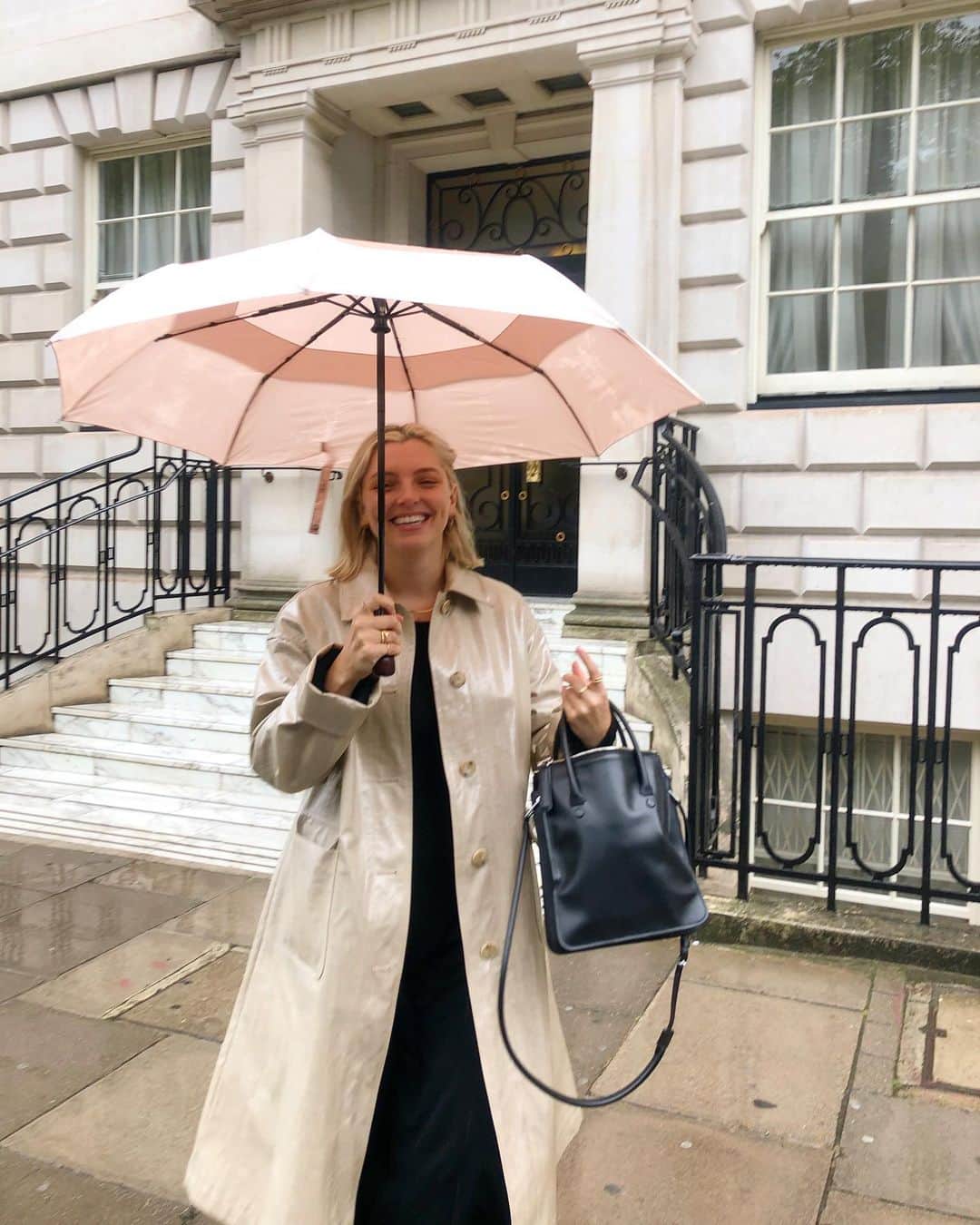 Estée Lalondeのインスタグラム：「Trying to smile through this rain ☔️」