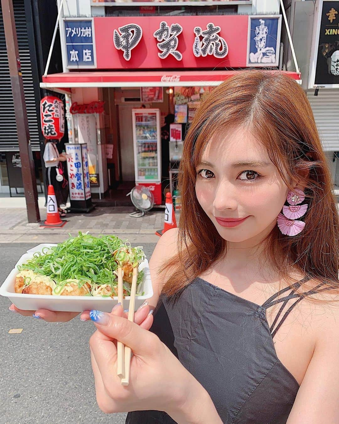 得あゆさんのインスタグラム写真 - (得あゆInstagram)「最近仕事やプライベートでよく関西に 行かせてもらってたけどやっとたこやき食べれましたっ🐙 ネギが好きだからここの食べた💞 #大阪観光 #たこ焼きコンプリート #おすすめのお店教えてほしい ・ ・ ・ ・ ・ ・ ・ ・ ・ #大阪#大阪旅行#アメリカ村#アメ村#大阪グルメ#グルメ#食べ歩き#たこ焼き#ダイエット#美味しい#カフェ#カフェ巡り#イヤリング#ワンピース#おやつ#お昼ごはん#ランチ#旅#旅行#女子旅expo #インスタ映え#カメラ女子#travel#osaka#diet#japanesefood#japanesegirl」8月14日 22時32分 - tokuayu819