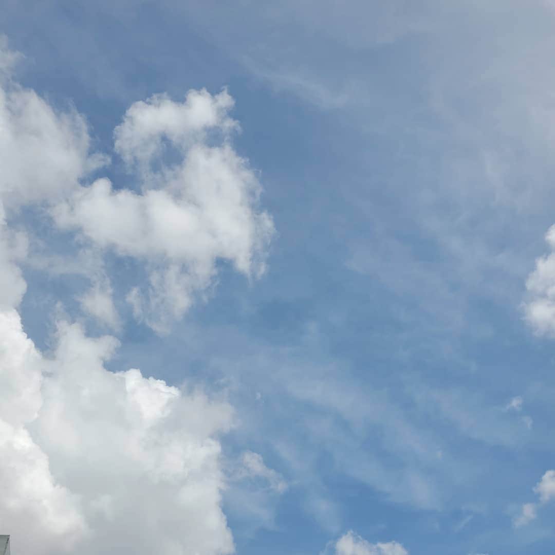 高森紫乃さんのインスタグラム写真 - (高森紫乃Instagram)「モグラ新アレンジverがすきすぎる😋みんなありがとう～会えて嬉しかったです。今日は早めに家を出て天気の子見てきました。新海誠さんが表現する水と光の表現、世界観がすきです、素敵でした。 #新海誠 #天気の子 #空 #空写真」8月14日 22時34分 - shino_starmarie.official
