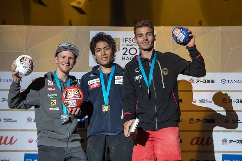 ヤコブ・シューベルトさんのインスタグラム写真 - (ヤコブ・シューベルトInstagram)「Bouldering Vice World Champion 🥈😱🎉 Yesterday was insane, winning a medal in Bouldering was always a dream and it came true!  Finals was definitely something else 😅 lots of jumps, tricky boulders and almost no tops. Fighting for 3 zones was enough to secure this 2nd place behind a very strong @tomoa_narasaki 👏🏼 Congrats as well to @yannick_flohe for completing the podium 🙌 No time to chill and celebrate though, Lead already started and although I felt pretty tired today I manged to top both Qualification routes and can‘t wait to try hard tomorrow again before going into a much needed restday 😅💪🏿 • Photos by @moritzliebhaber (1) and @wilhelmheiko (2&3) • #ifscwch #hachioji2019 #bouldering #viceworldchampion @mammut_swiss1862 @lasportivagram @innsbrucktourism @raiffeisen @heeressportzentrum @gloryfy @thecrag_worldwide」8月14日 22時38分 - jakob.schubert