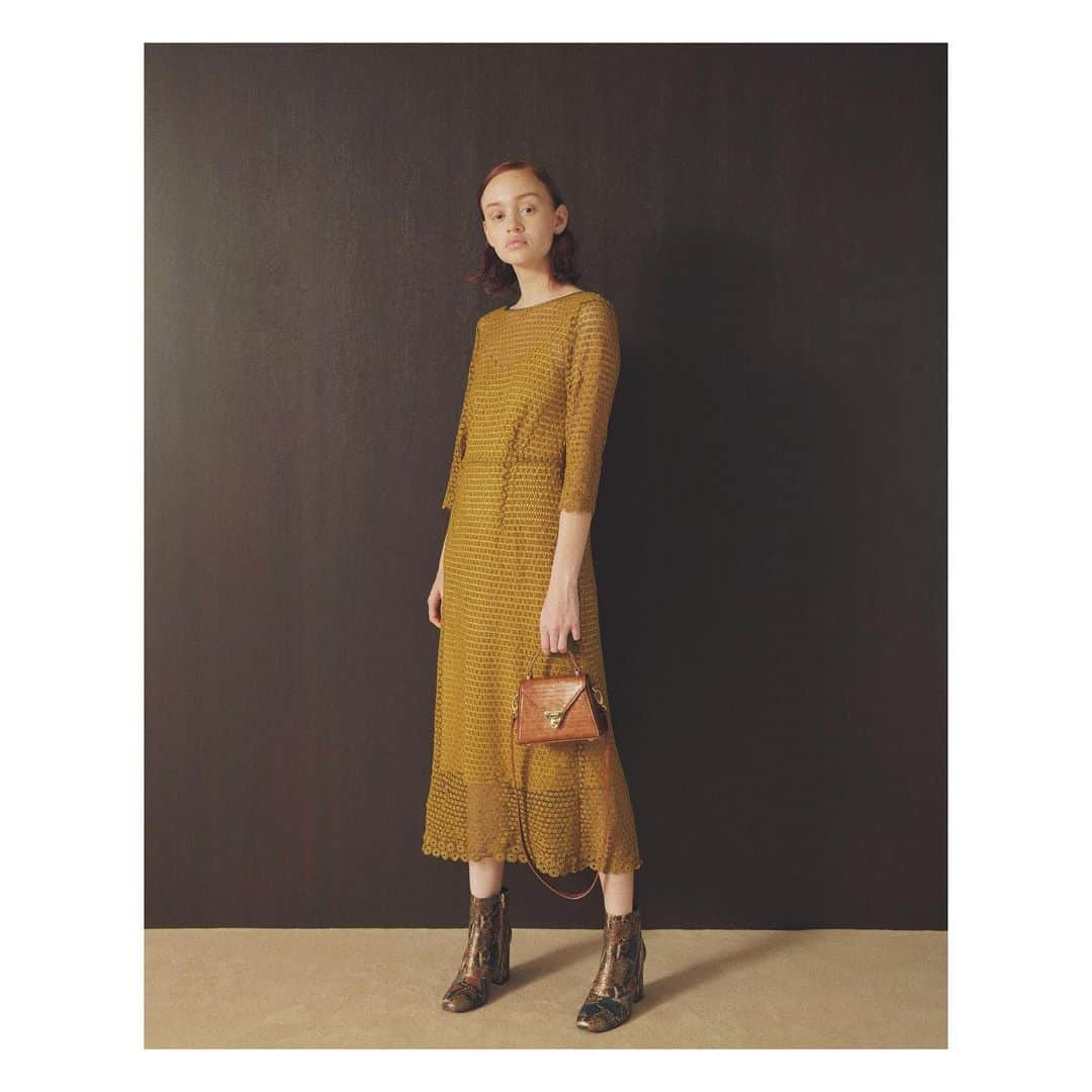 Lily Brownさんのインスタグラム写真 - (Lily BrownInstagram)「- mustard yellow - ﻿ ﻿ ﻿#lilybrown #リリーブラウン﻿ #autumn #autumncollection ﻿ #vintage #vintagefuture #店頭入荷中」8月14日 23時00分 - lily_brown_official