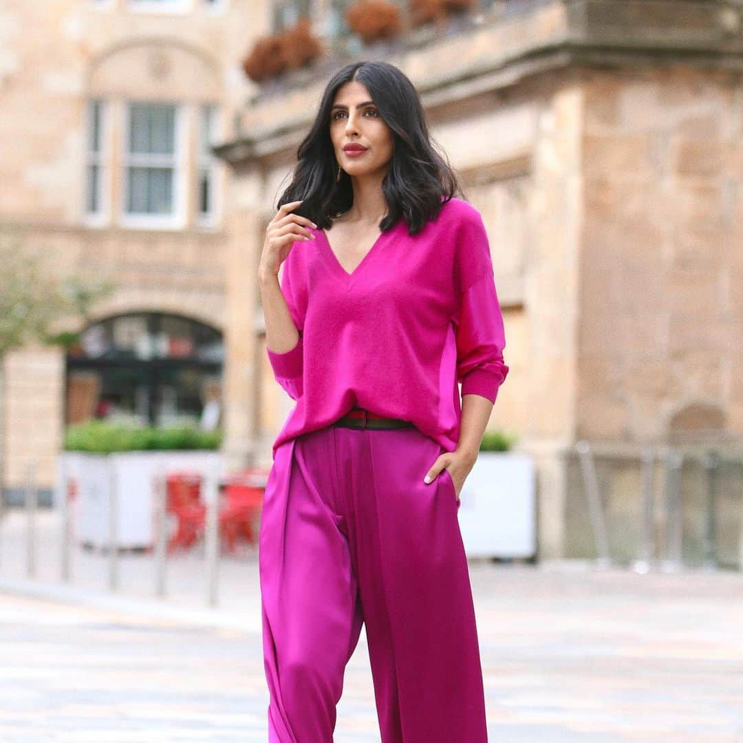 アマンダ ウェイクリーさんのインスタグラム写真 - (アマンダ ウェイクリーInstagram)「Keep it modest and on-trend in one of this season’s key colours, magenta for a modern, tonal sports luxe look. As see on @madihablobbb」8月14日 22時52分 - amandawakeley