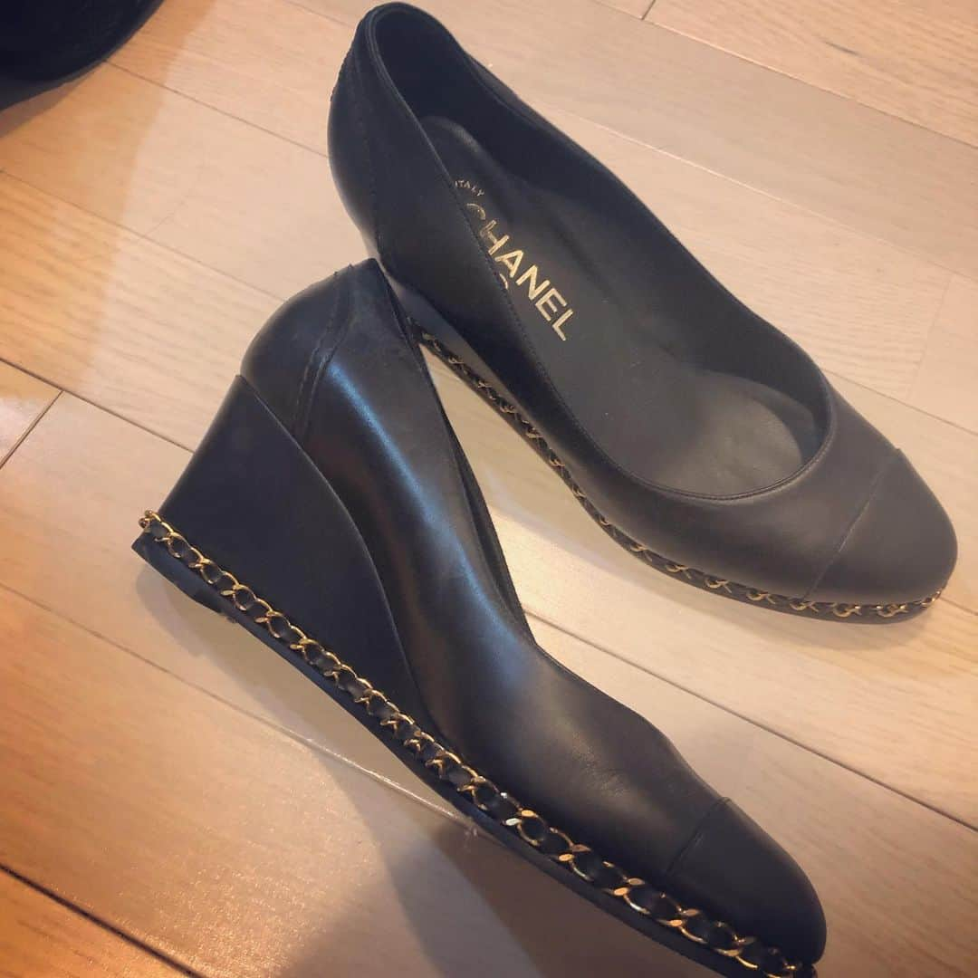 犬山紙子さんのインスタグラム写真 - (犬山紙子Instagram)「10年かけて集めたヒール👠たち、今見ても美しいけどもう履かないのでデザイナー目指してる学生さんに寄付してきた。靴たちよさらに羽ばたいてきておくれ。」8月14日 22時56分 - inuyamakamiko