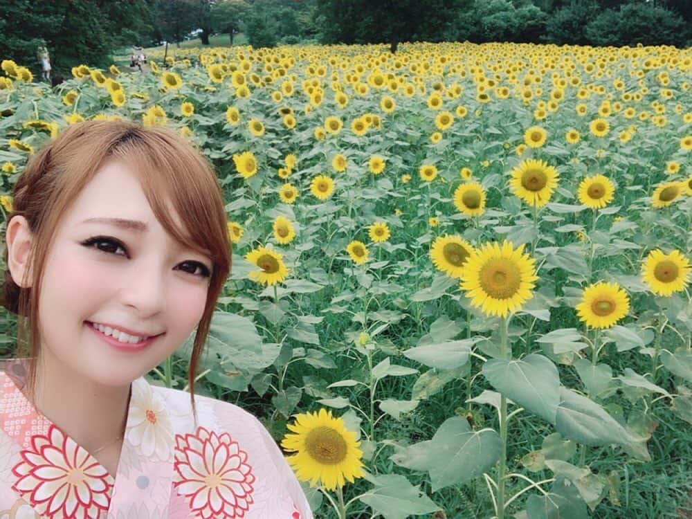 安藤麻貴さんのインスタグラム写真 - (安藤麻貴Instagram)「満開のひまわり🌻  #racequeen #レースクイーン #idol #アイドル #model #モデル #浴衣 #yukata #ひまわり #夏 #summer #shooting #撮影会 #ポートレート #driftangles #ドリフトエンジェルス #ドリエン #japanesegirl」8月14日 22時56分 - maki_nyan_3