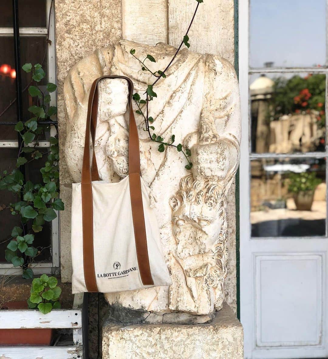 のインスタグラム：「New favorite bag ! #labottegardiane #totebag #favoritebag #madeinfrance #bags」
