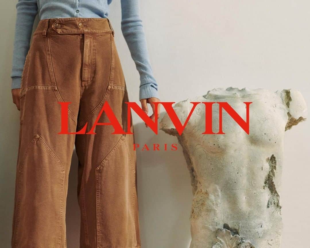 ランバンのインスタグラム：「Mastic-colored denim trousers, from the #LanvinFW19 collection, through the lens of @charlygosp. #LanvinbyBrunoSialelli」