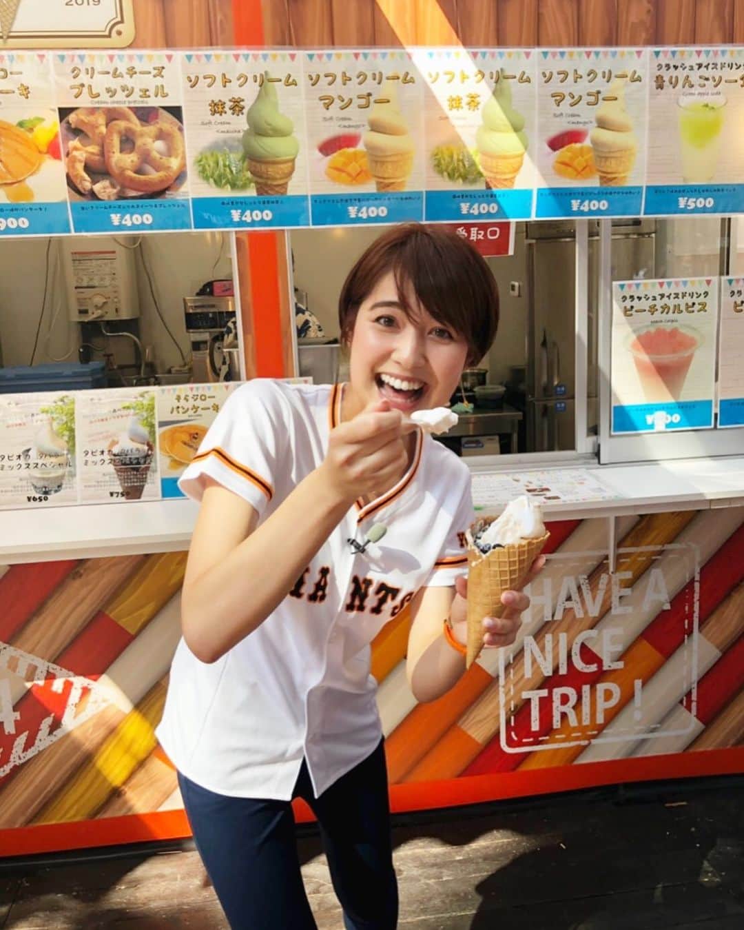 佐藤由季さんのインスタグラム写真 - (佐藤由季Instagram)「ジャイアンツの勝利⚾️ が嬉しくて、、、今まさにこんな気分😍 ということで、 ルンルンで明日からの告知です♪ 8/15(木) 汐パラDJ Yukky 8/16(金) ジャイアンツリポーター 8/17(土)18(日) 汐パラDJ Yukky ですので、汐パラとジャイアンツ 交互になります🎤この写真通り🤣 どちらも宜しくお願い致します💓 汐パラ限定ソフトクリーム🍦 食べたーーーい😋笑 #giantsPP  #ジャイアンツ  #勝利  #勝ち越して東京ドームへ  #汐パラDJ  #Yukky  #プレポス  #リポーター  #佐藤由季  #どちらも宜しくお願いします 🎤 #勝利の雄叫び  #汐パラ限定ソフトクリーム食べたーい （笑）」8月14日 23時04分 - yukisato0710