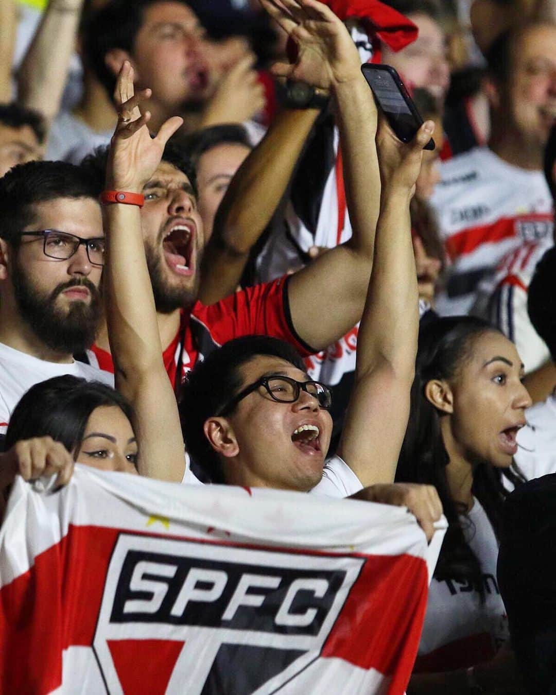 São Paulo FCさんのインスタグラム写真 - (São Paulo FCInstagram)「🇾🇪 Vendas abertas para o público geral, e já são mais de 25 mil ingressos comercializados! É domingo, às 16h, São Paulo x Ceará, no Morumbi. Marca aqui os amigos, a família, a galera toda, e convoca todo mundo pro jogo 👇 ⠀⠀⠀⠀⠀⠀⠀⠀⠀ 📸 Rubens Chiri / saopaulofc.net」8月14日 23時19分 - saopaulofc