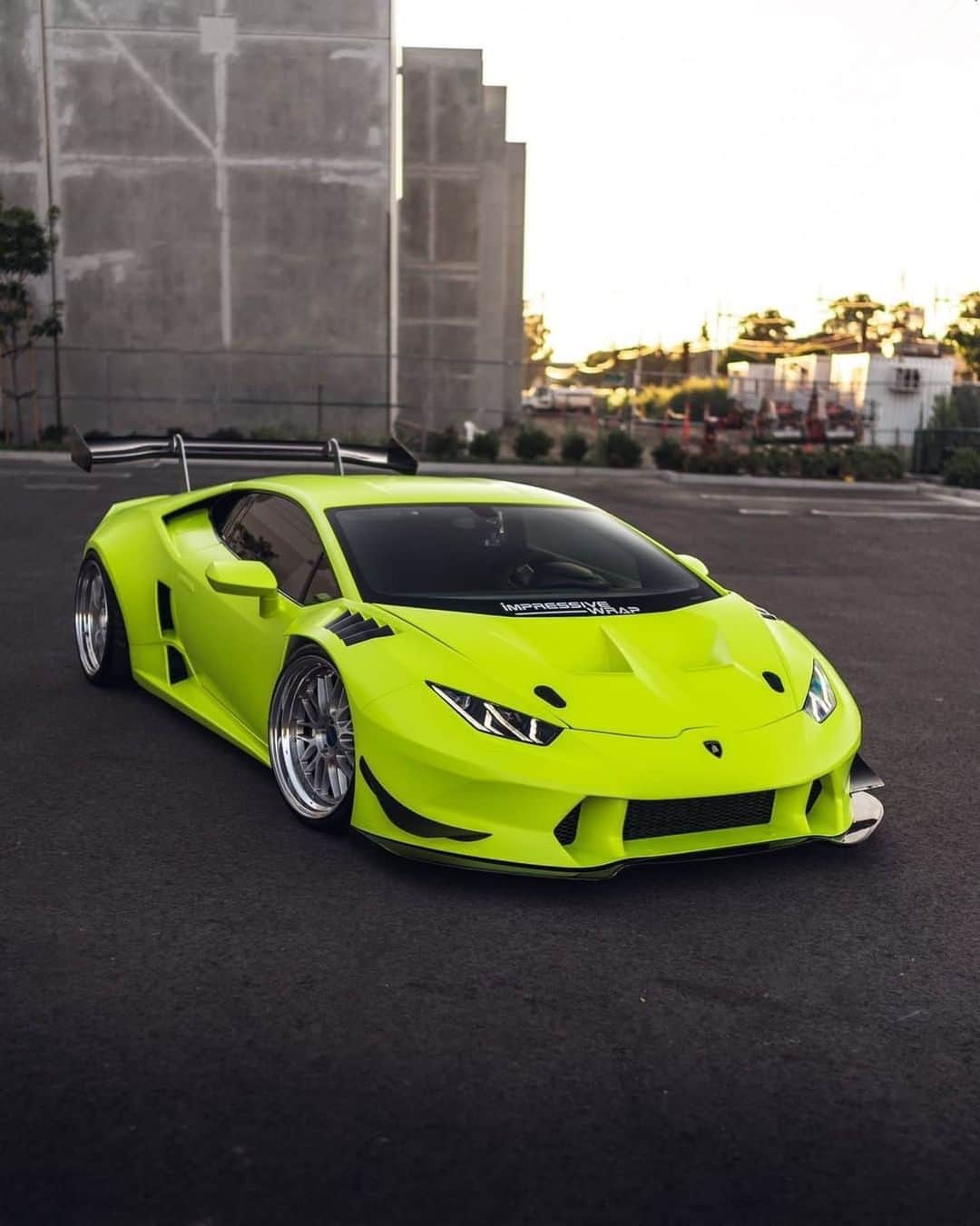 CARLiFESTYLEさんのインスタグラム写真 - (CARLiFESTYLEInstagram)「@pterodactyltactics New highlighter yellow wrapped Huracan! What do you guys think? #carlifestyle Photo by @taylermedia | @impressivewrap」8月14日 23時23分 - carlifestyle