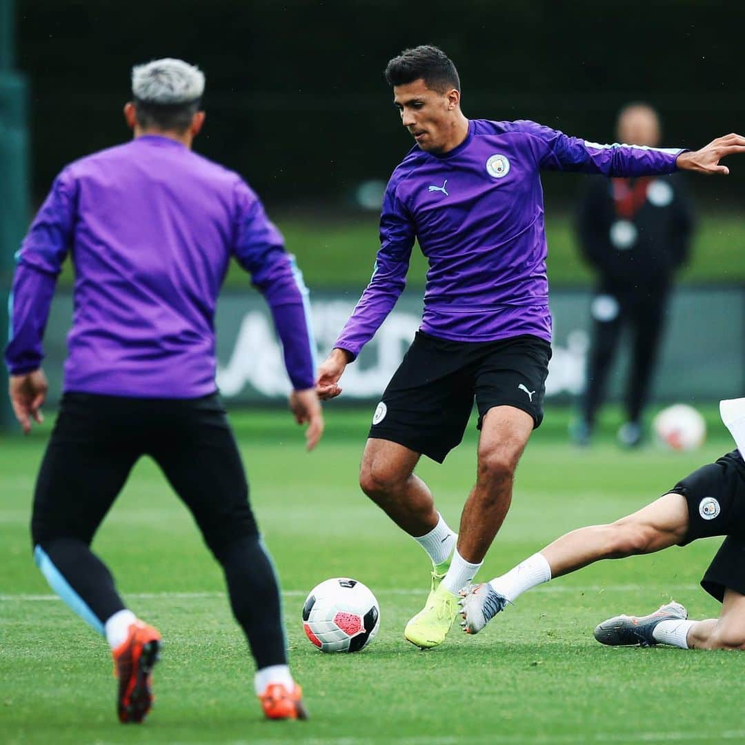 マンチェスター・シティFCさんのインスタグラム写真 - (マンチェスター・シティFCInstagram)「Manchester: putting the RAIN in tRAINing ☔️⚽️ #mancity」8月14日 23時27分 - mancity