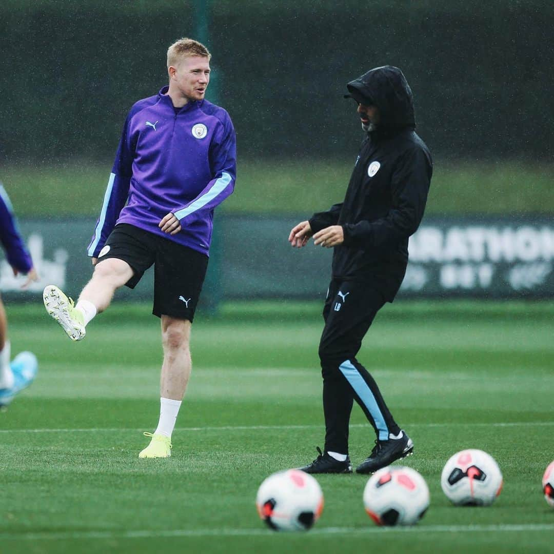 マンチェスター・シティFCさんのインスタグラム写真 - (マンチェスター・シティFCInstagram)「Manchester: putting the RAIN in tRAINing ☔️⚽️ #mancity」8月14日 23時27分 - mancity