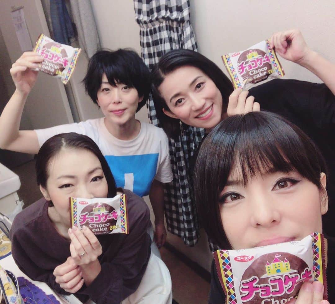 川田希さんのインスタグラム写真 - (川田希Instagram)「同級生設定4人組の中で流行ってるチョコケーキ！ 小玉さんがみんなの分も買ってきてくれた！ 劇場最寄りのセブンイレブンでは我々のせいで品薄になってます。  ピウス企画「ヒューマンエラー」 18日まで、中野ザ・ポケットでお待ちしています！」8月14日 23時27分 - nozomikawata