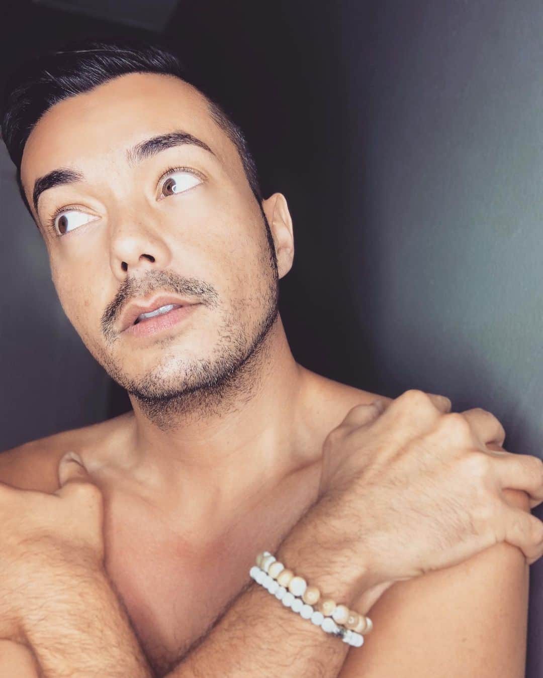 アンソニー・ラモスのインスタグラム：「Daydreaming about my new bracelets from @ny2la_designs」