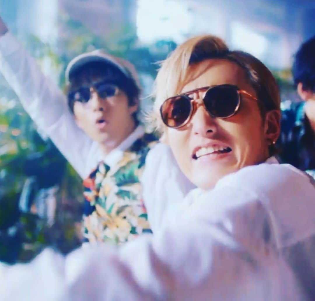 佐々木和也さんのインスタグラム写真 - (佐々木和也Instagram)「今日発売させていただ12枚目のsingle 「Forever young」がオリコンデイリーチャート第2位をいただきました。  本当にありがとう。 「ファンのみんな＝Collars」 がくれた最高のプレゼント。  ありがとう。  これからも一緒に突っ走って行こうね！  #SOLIDEMO #singer #artist #JAPAN #TOKYO #kawaii #avex #music #jpop」8月14日 23時43分 - yuki_sasaki_67