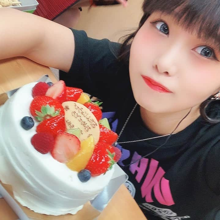 澁谷梓希さんのインスタグラム写真 - (澁谷梓希Instagram)「🎂26th🎂 . . #cake #birthdaycake #thankyou #クイブレWT #japanesegirl #birthdaypresent #japan #hamamatsucho」8月14日 23時52分 - azk_s811