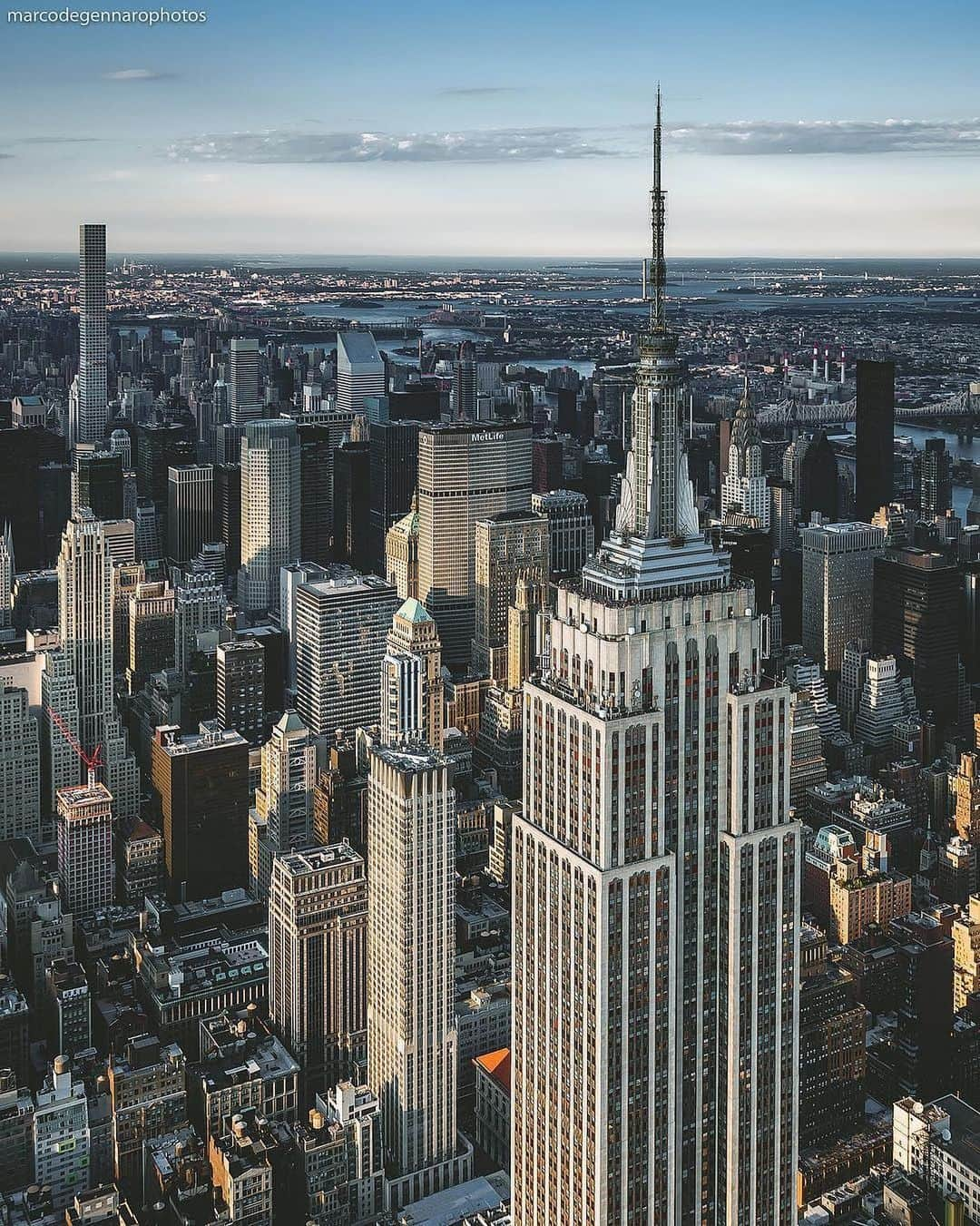 Empire State Buildingさんのインスタグラム写真 - (Empire State BuildingInstagram)「Memories may be priceless, but your photos—especially of us—could be worth 5k! 🤑 . Tap bio link to enter your best shot of, or from, our building into our 2019 photo contest for the chance to win! #EmpireStateBuilding 💸 . 📷: @marcodegennarophotos」8月14日 23時46分 - empirestatebldg