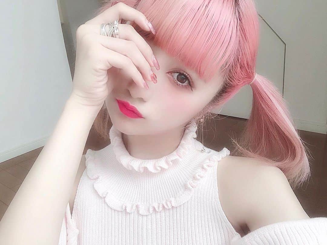 胡桃兎愛のインスタグラム：「リリイベファイナルありがとうございました！！！ ついに3ヶ月間行わさせて頂いたリリースイベントが終わっちゃいました、！！ 楽しすぎてあっという間だったなぁ、、涙 最後まで沢山の方が私達についてきてくださって本当に嬉しかったです！ リリイベを通して出会えた方がいたり、色々な県を巡らさせて頂いたり、ヒロシントラックが街中を走ったり、オリコンデイリー1位を頂けたり、、広島でライブをするっていう夢が叶ったり、、全部みんなのおかげです、本当に本当にありがとうだよ、、涙 そしてスタッフさん、運営さんも沢山ありがとうございました！！ 沢山の方に感謝の気持ちでいっぱいです！ ライブやイベントなどもまだまだ続いていくのでこれからも応援よろしくお願いします！みんなだいすき❤︎」