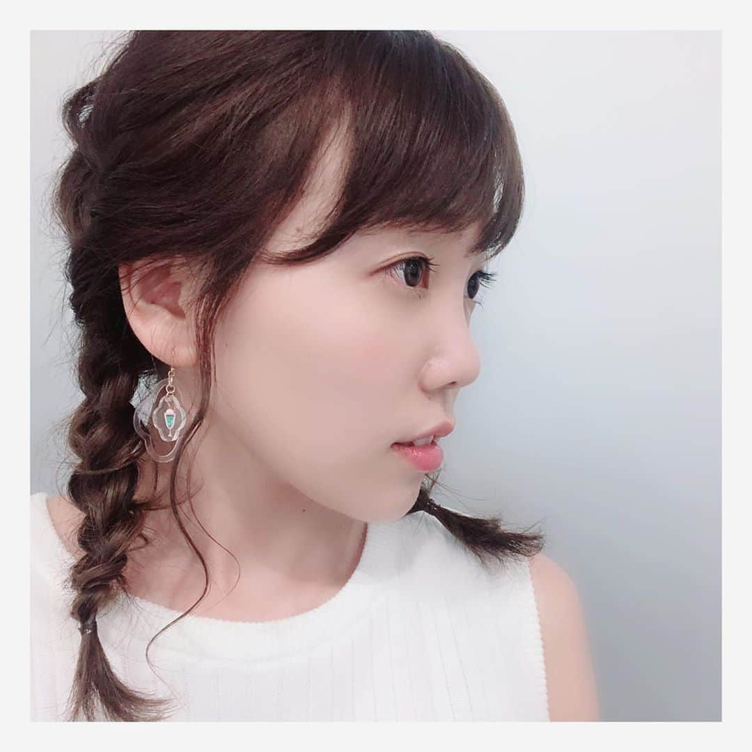 小原好美さんのインスタグラム写真 - (小原好美Instagram)「「きのひなといっしょ」 ご覧頂いた皆さんありがとうございました！ ひな可愛かったねww 癒された1時間でした( *´艸｀) ひなとは「あそあせ」以来、 一緒になる機会が多くて本当に嬉しいです。 これからも仲良くやっていこうと思います♫  今日は２つに編んでもらって、 お気に入りのピアスも付けてました(○´U`○) 毎週ひなに会えるの嬉しい〜♫ #コメントありがとうございます #きのひなといっしょ」8月14日 23時51分 - konomi_kohara0628