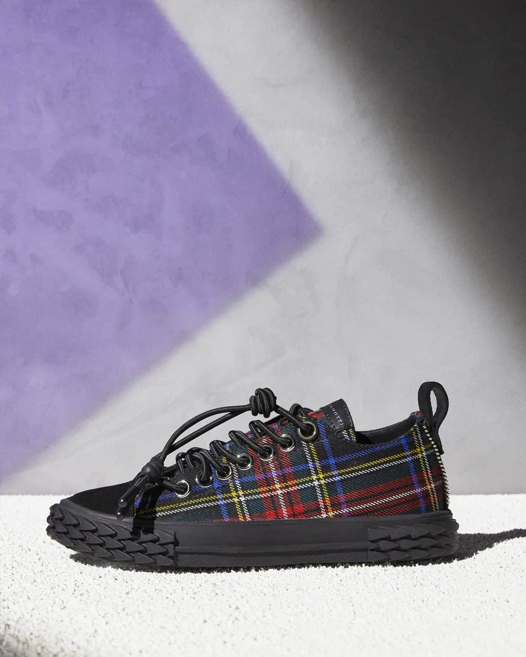 Giuseppe Zanotti Designさんのインスタグラム写真 - (Giuseppe Zanotti DesignInstagram)「Checks and balances. In vibrant tartan with plenty of attitude, the new season BLABBER is statement-making. #GiuseppeZanotti #GZFW19」8月15日 0時00分 - giuseppezanotti