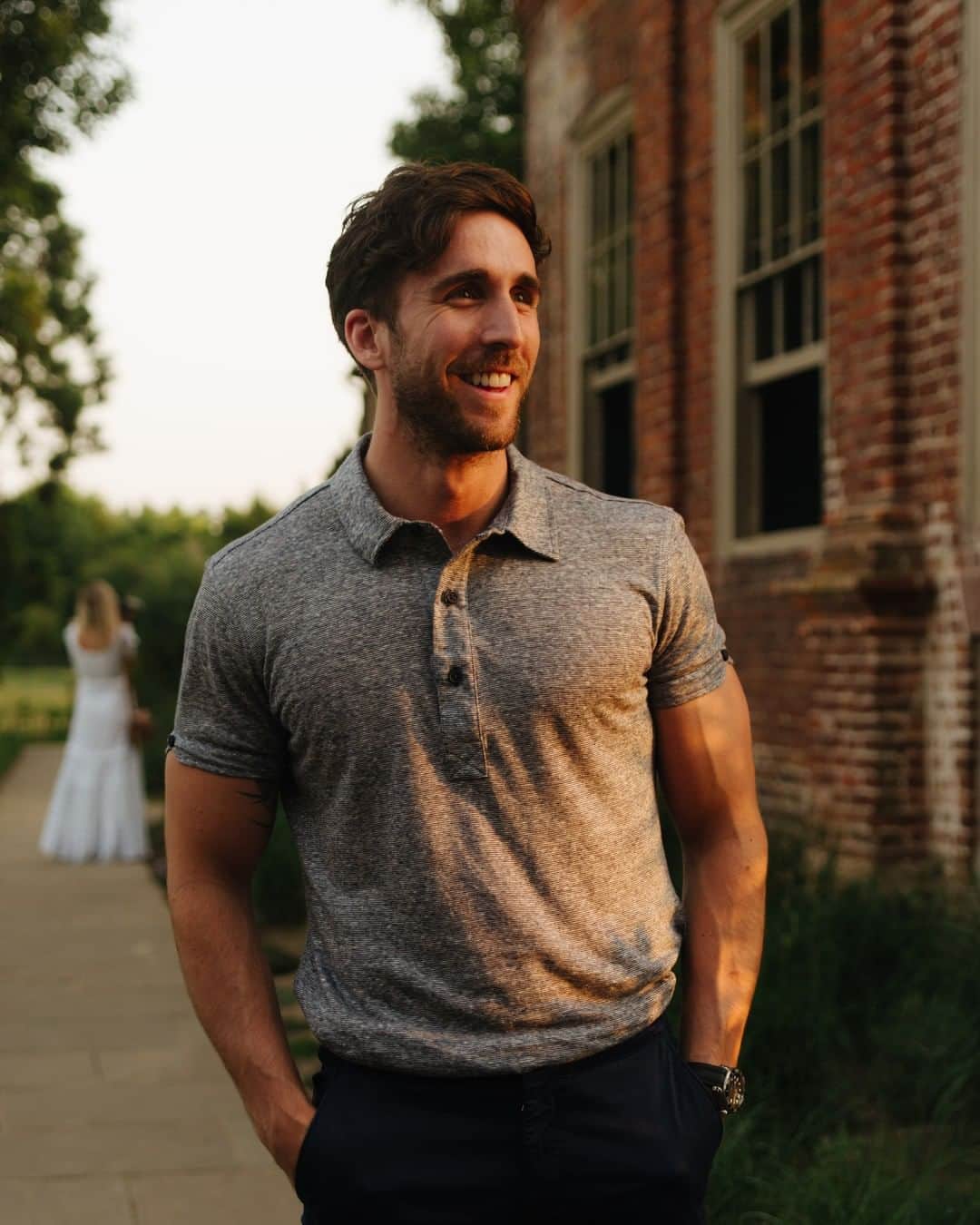 MR PORTERのインスタグラム：「Mr @london_fitness_guy keeping in simple in @orlebarbrown at our #UNWINDwithMRPORTER event. ⁠ -⁠ 🛒 #OrlebarBrown Slim-Fit Mélange Linen-Jersey Polo (1091248) Tap to shop. #MRPORTER」