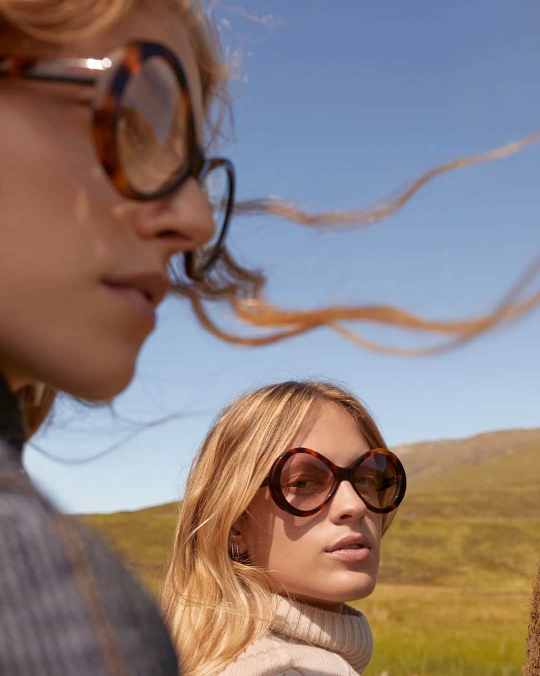 Chloéさんのインスタグラム写真 - (ChloéInstagram)「From the #chloeFW19 campaign, new Bonnie eyewear and a view to an endless horizon  Discover more on chloe.com  #chloeGIRLS #chloe」8月15日 0時01分 - chloe
