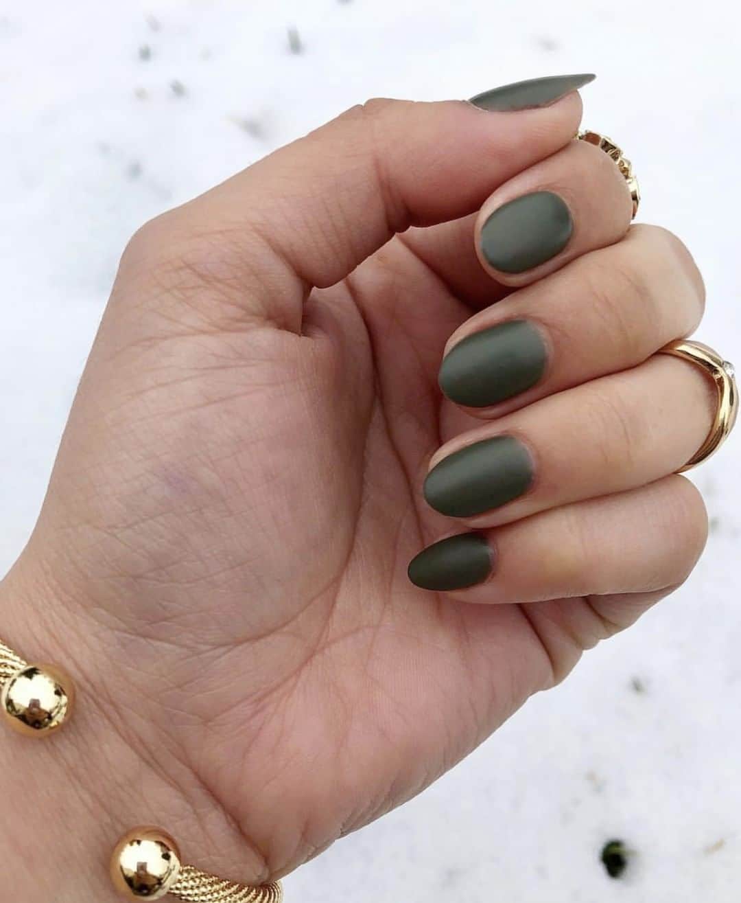 OPIさんのインスタグラム写真 - (OPIInstagram)「Green never looked so good 😍 Loving this matte olive green mani by @thenailpolishpalette⁠ #SuziTheFirstLadyofNails ⁠ ⁠ ⁠ #mattenails #manicure #olivegreen #green #greennails #mani #OPIObsessed #nailsofinstagram #notd #nailswag」8月14日 23時55分 - opi