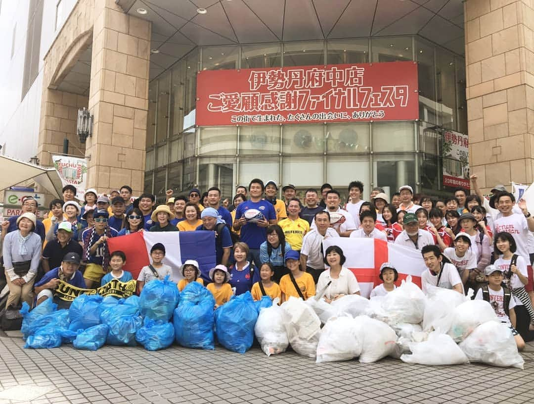 真壁伸弥さんのインスタグラム写真 - (真壁伸弥Instagram)「府中でごみ拾いしてきました！日野のバズも(笑)  皆さん暑いなかお疲れ様でした！！！ 府中は綺麗だ！ #rugbyjp #suntory #sungoliath #fuchu」8月14日 23時55分 - makaberian5