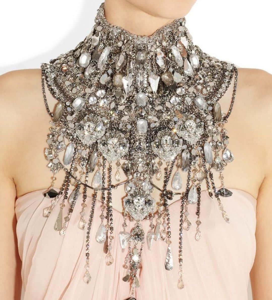 のインスタグラム：「@ericksonbeamon statement necklace!! #ericksonbeamon」