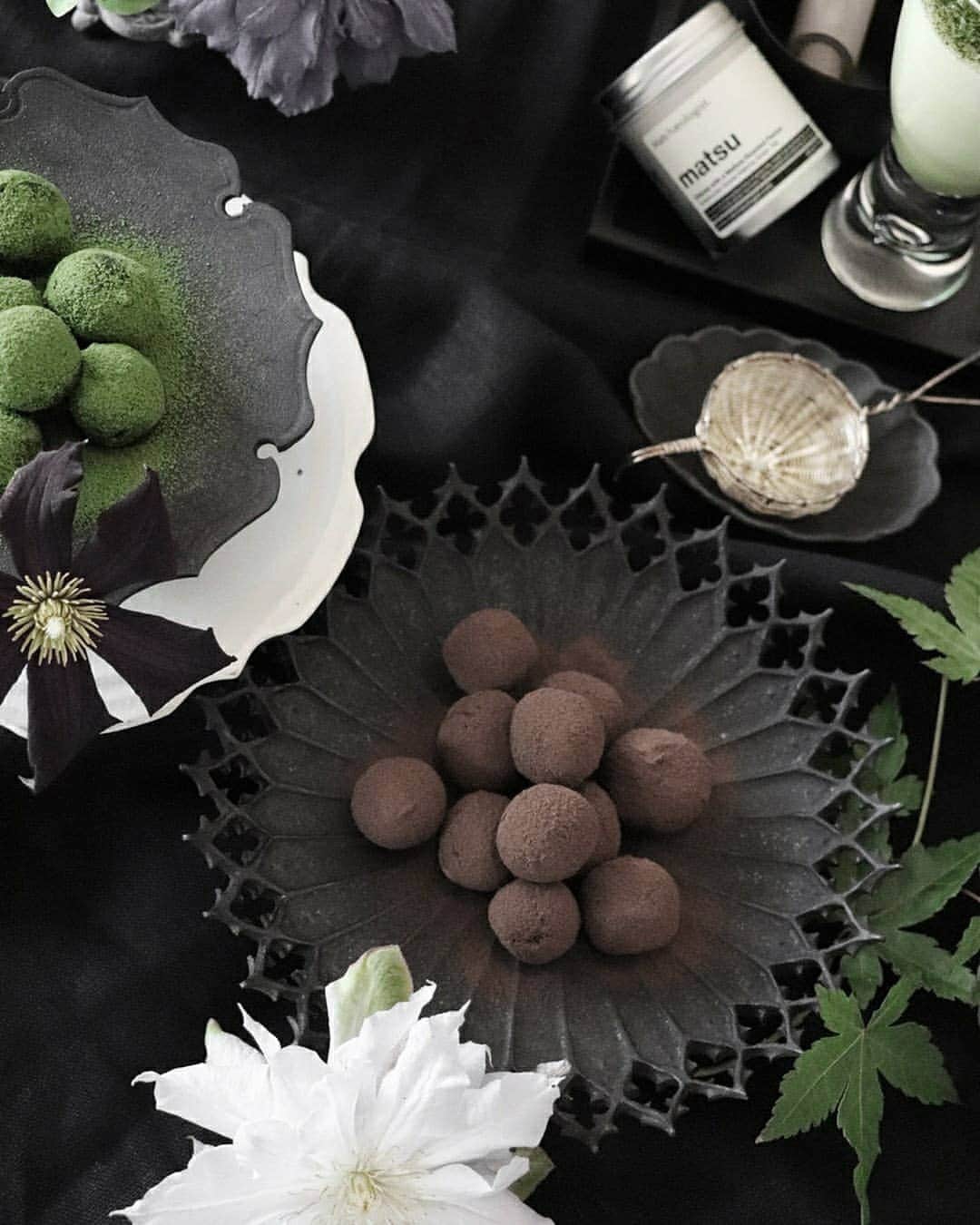 Matchæologist®さんのインスタグラム写真 - (Matchæologist®Instagram)「😱 Oh my matcha! Hands up if you’re in heaven 😍 with these irresistible #Chocolate #Matcha #Truffles featuring our Matsu™ Ceremonial Matcha! 💚✨ Tag a #MatchaBestie who you know would go crazy for them! (📷: @noir4696style) . Don’t forget to share your matcha recipes with us by tagging @Matchaeologist #MatchaCreation to spread the matcha love! 💚 . 👉 To find out more about our splendid range of artisanal matcha, 🌱 visit Matchaeologist.com . Matchæologist® #Matchaeologist Matchaeologist.com」8月15日 0時03分 - matchaeologist
