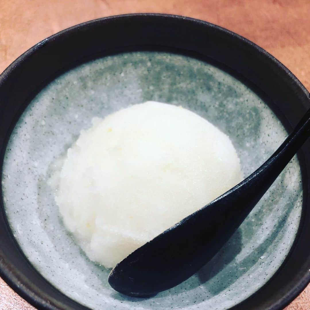 世手子さんのインスタグラム写真 - (世手子Instagram)「Abalones steak and Hiroshima oysters(⋈◍＞◡＜◍)。✧♡ We had a fine dinner(ΦωΦ)ﾌﾌﾌ… Japanese food is greatヽ(*^^*)ノ Thank you all for your support°˖✧⁽⁽◝(⁰▿⁰)◜◝(⁰▿⁰)◟₎₎✧˖° #恵比寿鉄板焼 #広島やまと &barに @hina_hoshinokakera #陽奈 氏と行ってきたよー！ #瀬戸内海の恵み コースいただきました┗=͟͟͞͞( ˙∀˙)=͟͟͞͞┛ 広島産の牡蠣をメインにした、様々な海鮮を楽しめるコースでした！ お通しは #つるむらさきのおひたし っっ 鮑のってたwow!!good  海の三点盛も素敵っっ #ずわい蟹とアボカド のマリネ #漁師仕込み のイカ塩辛 #瀬戸内の じゃこ天  海鮮のサラダもその場で炙ってくれる<!--(o>ω<o) --> #サワラのソテー と焼き野菜盛り こちらのソテーは絶品！ お口直しに #冬瓜のすり流し もセンスが光りますっっ！  メインは、でたー！ #アワビのステーキ ₍₍ ◝(•̀ㅂ•́)◟ ⁾⁾ 豪華✩.*˚肝も美味しかったっっ #広島産牡蠣 はバター醤油焼き♥(ˆ⌣ˆԅ) ぷりぷりーっっ！  さらなるメインは #広島やまと焼き も本格的でしたっっ(* ╹ヮ╹*)ʖˋʖˋʖˋ～♫ 甘味は #瀬戸内レモンシャーベット 程よい酸味がたまらないっっ お盆休みで閉めているお店も多い中、広島やまと&barは空いてたっっ！ 今の時期、恵比寿と広尾でごはん屋さん探してる人は是非行ってみてね(〜￣▽￣)〜 #恵比寿 #お盆でも営業 #広島やまとandbar さ！ご飯食べたあとは、今日から北海道いくよ！ビューン！ #ヨガ：#eka @ekalosangelesjapan (CG070321) リュックでひとっ飛び！ 頑張ります─=≡Σ((( つ•̀ω•́)つ」8月15日 0時04分 - rojide