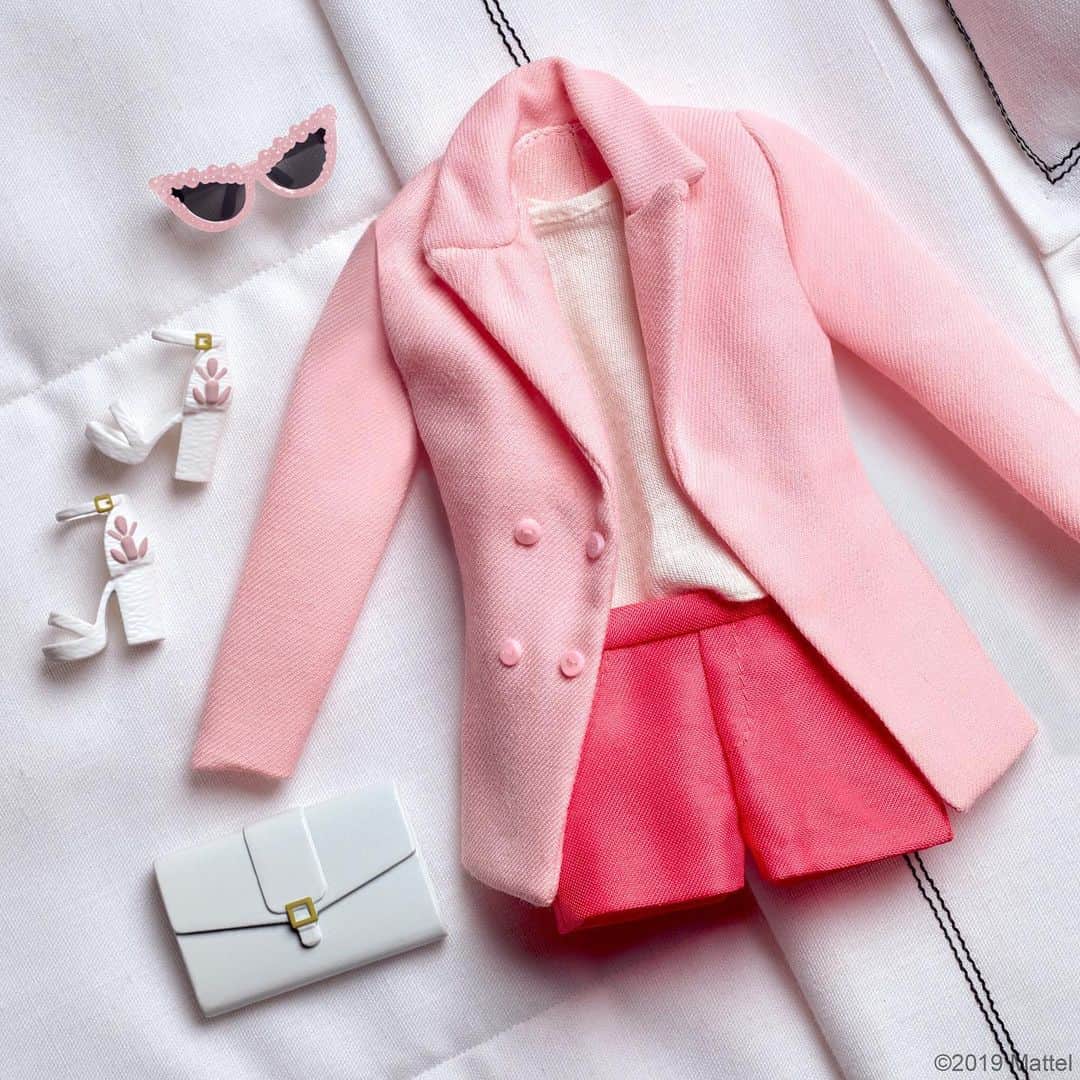 バービーさんのインスタグラム写真 - (バービーInstagram)「My take on power suiting, pink has many possibilities! 💞#barbie #barbiestyle⁠」8月15日 0時14分 - barbiestyle