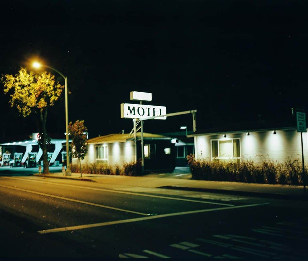 柏田テツヲさんのインスタグラム写真 - (柏田テツヲInstagram)「My documentary  #film #roadtrip  #analog  #filmphotography #35mmfilm  #travel #documentary  #artphotography  #landscapephotography  #landscape  #motel #旅 #旅写真」8月15日 0時26分 - tetsuokashiwada