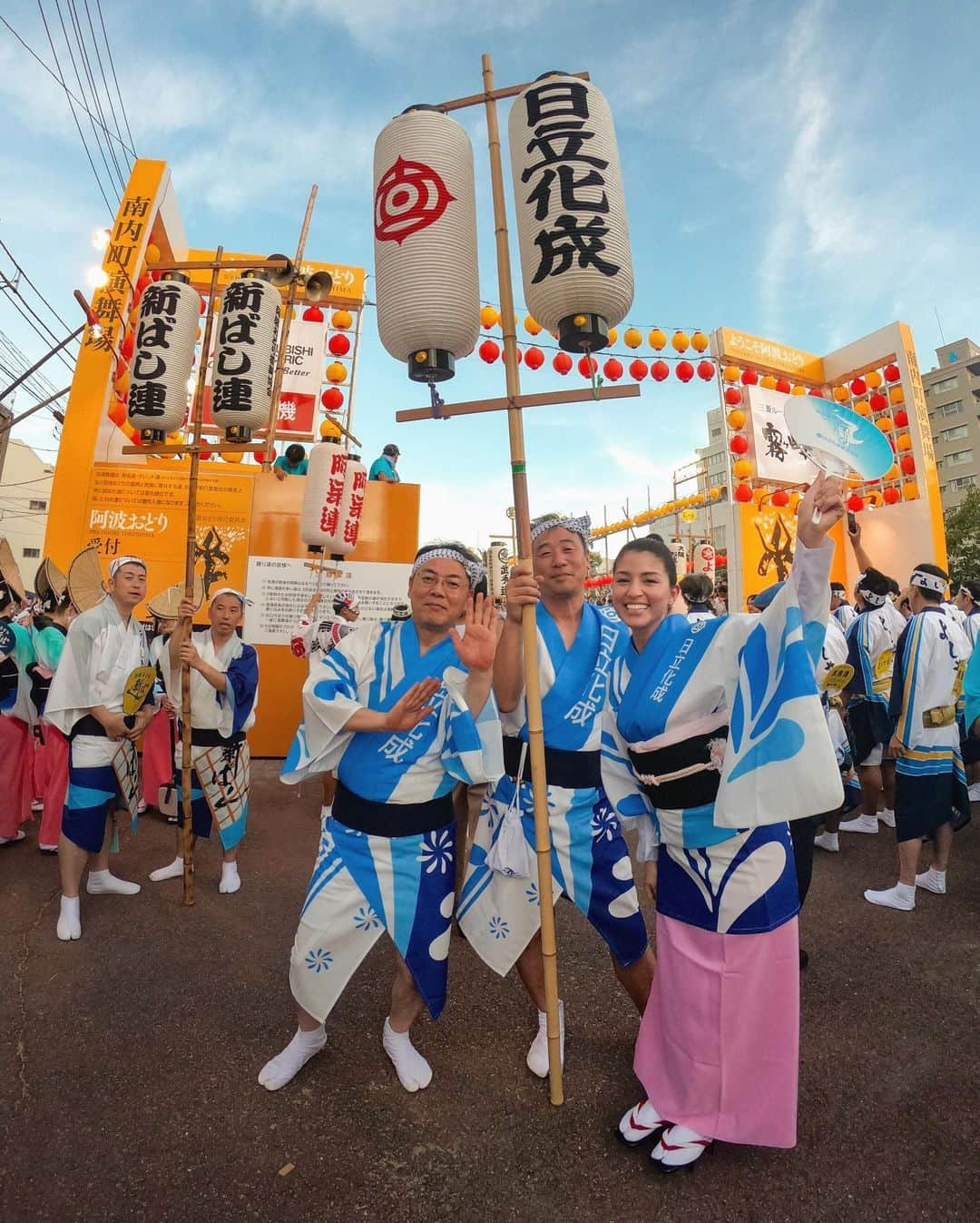 比嘉バービィさんのインスタグラム写真 - (比嘉バービィInstagram)「#阿波踊り2019  初参加で先頭は、ど緊張でしたがみなさんのおかげで楽しく踊ることができました♪ありがとうございました😊 . #日立化成 #日立化成連 #新ばし連 #阿波踊り #徳島 #女踊り #GoPro #GoProJP #GoProGirl #GoProBarby」8月15日 0時29分 - barby724