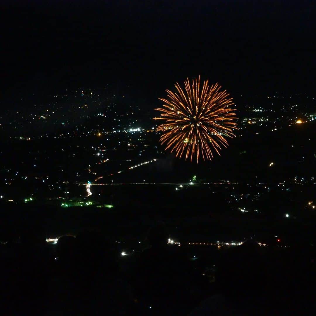 山崎佳さんのインスタグラム写真 - (山崎佳Instagram)「打ち上げ花火を上から見るのも、私の家族の夏の定番。」8月15日 0時39分 - keiyamazaki
