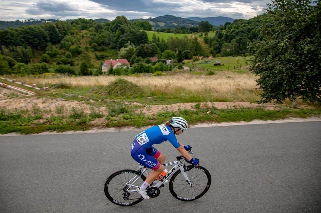 Fuji Bikesさんのインスタグラム写真 - (Fuji BikesInstagram)「Mat Atom Team rider Oliwia Majewska rolling through the beautiful countryside of Wałbrzych, Poland at the Dolny Ślask Tour on her Fuji SL. ⁣ ⁣ ⁣ ⁣ ⁣ ⁣ @mat.atom.team #fujisl #fujibikes #roadcycling #roadcyclist #procycling」8月15日 0時49分 - fujibikes