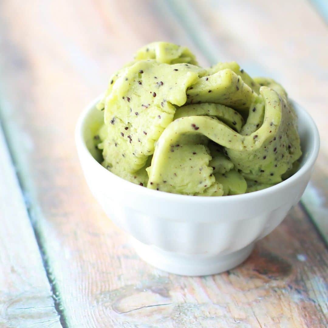 Yonanasさんのインスタグラム写真 - (YonanasInstagram)「Simply delicious sorbet made with just one ingredient: KIWI!🥝 Check out our story to see how easy it is. ⠀ ⠀ Ends tomorrow: Save $5 on Yonanas Classic with code SUMMER19 at Yonanas.com through 8/15⠀」8月15日 0時54分 - yonanas