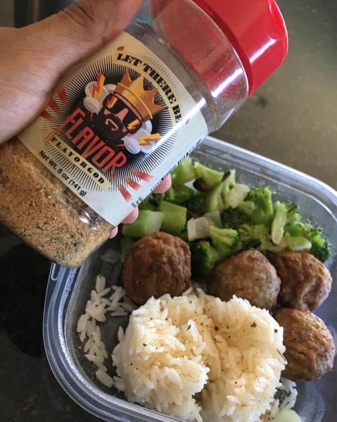 Flavorgod Seasoningsさんのインスタグラム写真 - (Flavorgod SeasoningsInstagram)「🍱🍱🤩🤩PERFECT FOR MEAL PREPPING‼‼‼⁠ -⁠ Add delicious flavors to your meals!⬇️⁠ Click link in the bio -> @flavorgod | www.flavorgod.com⁠ -⁠ Featured prep: @bellalidiablanco ⁠ -⁠ ✅FREE SHIPPING on $50+ ⁠ ✅FREE GIFTS AT CHECKOUT⁠ ✅FRESH MADE SEASONINGS⁠ ✅MANY DELICIOUS FLAVORS TO CHOOSE FROM⁠ ✅MADE LOCALLY⁠ -⁠ -⁠ #food #foodie #flavorgod #seasonings #glutenfree #mealprep  #keto #paleo #vegan #kosher #breakfast #lunch #dinner #yummy #delicious #foodporn」8月15日 1時00分 - flavorgod