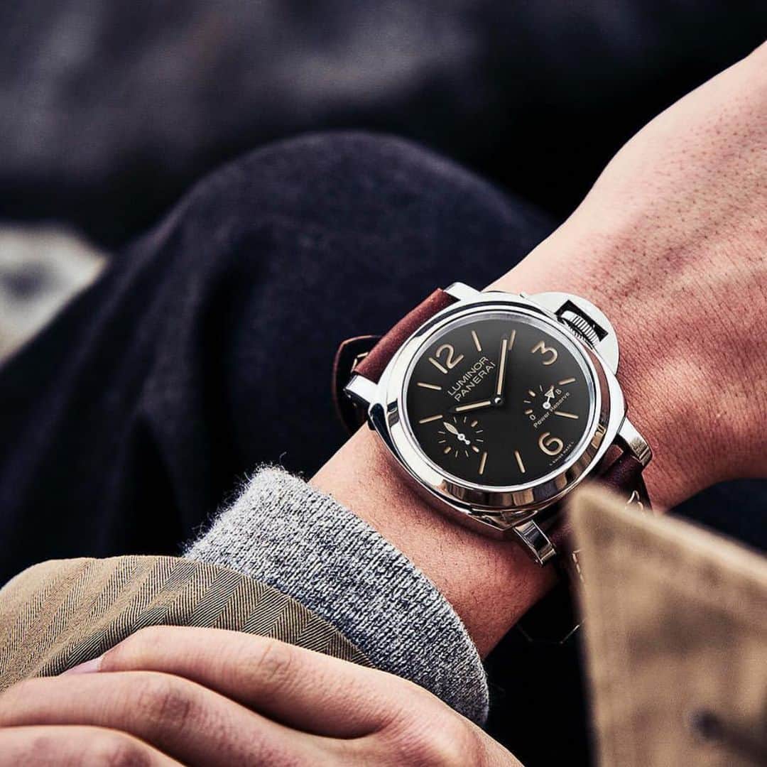 パネライのインスタグラム：「What are your thoughts of the slight throwback to the early years of #Panerai with the arrow power reserve on the #PAM795? Pic by @panerai_japan #paneraicentral」
