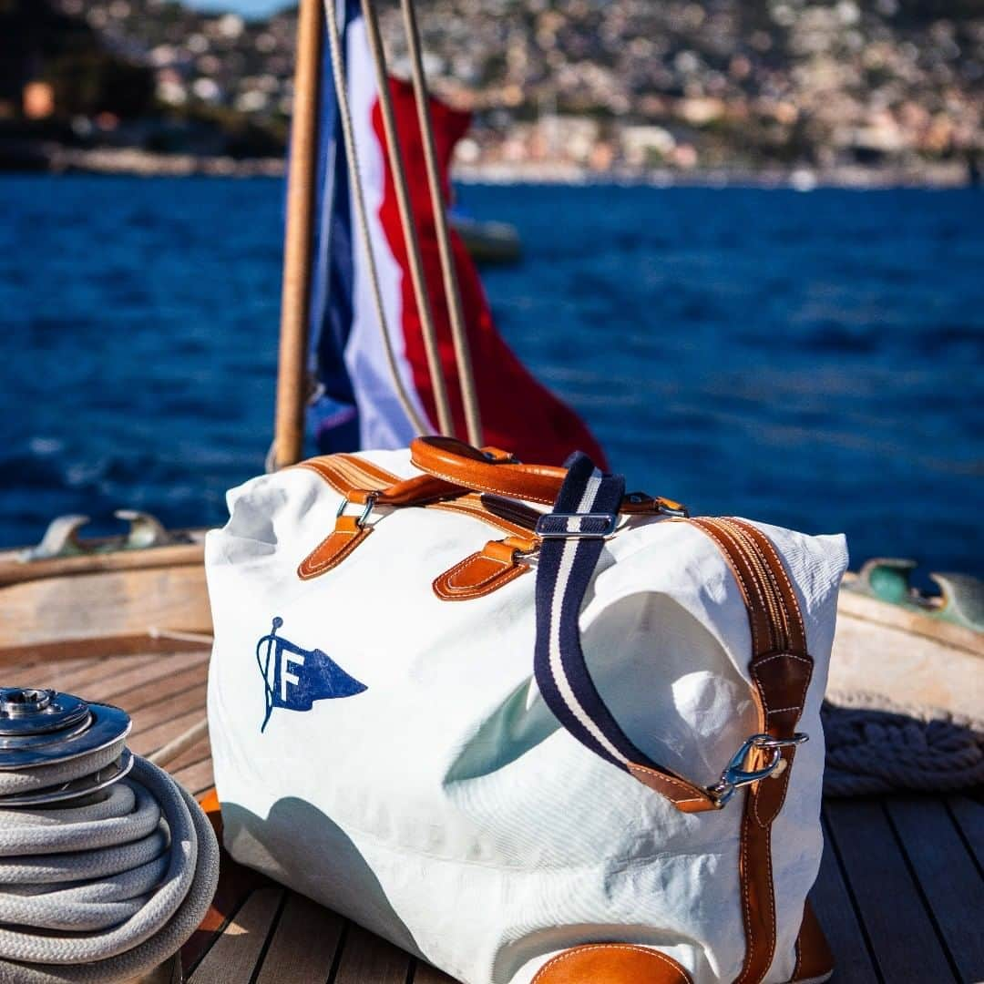 ファッソナブルさんのインスタグラム写真 - (ファッソナブルInstagram)「We have created the perfect bag for your weekend gateway. Shop now online and in stores.  #Façonnable #FrenchRiviera #SpringSummer19 #WeekendBag #PortdeNice」8月15日 1時33分 - faconnable