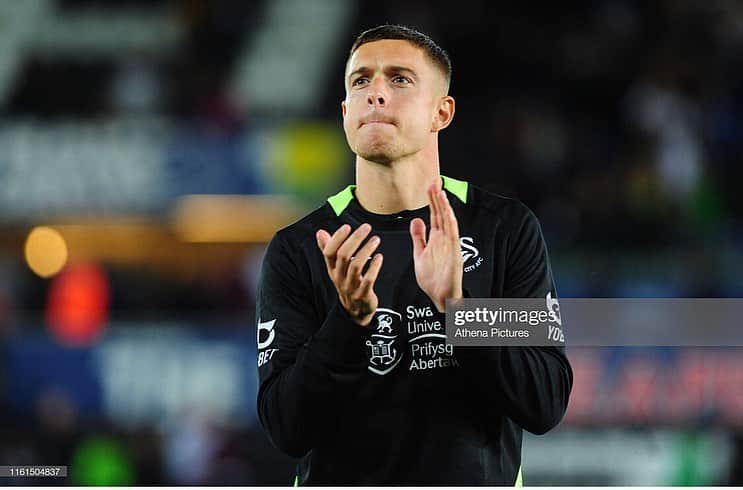 クリストファー・ピーターソンのインスタグラム：「Next round Carabou Cup ✅ Great to be back at Liberty , first 60 minutes in the bank. Thanks for the support 👊🏽」