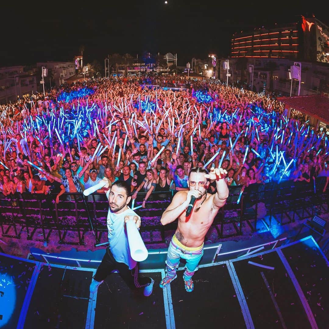 Dimitri Vegas & Like Mikeさんのインスタグラム写真 - (Dimitri Vegas & Like MikeInstagram)「When you throw another house party and everyone in Ibiza shows up」8月15日 1時42分 - dimitrivegasandlikemike