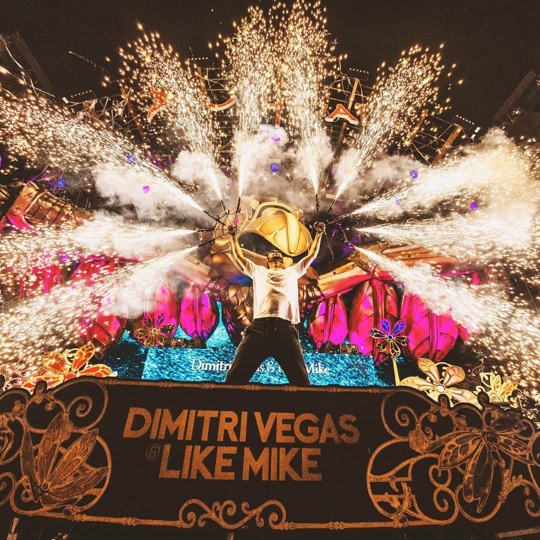 Dimitri Vegas & Like Mikeさんのインスタグラム写真 - (Dimitri Vegas & Like MikeInstagram)「When you throw another house party and everyone in Ibiza shows up」8月15日 1時42分 - dimitrivegasandlikemike