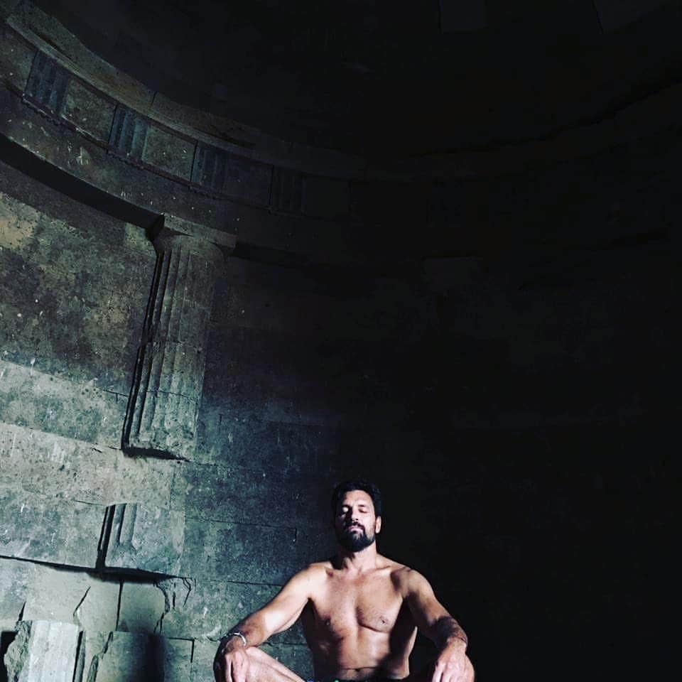 マヌー・ベネットさんのインスタグラム写真 - (マヌー・ベネットInstagram)「500bc Thracian Temple in Bulgaria  #Spartacus #crixus #inanotherlifewecouldhavebeenasbrothers」8月15日 2時02分 - manubennett