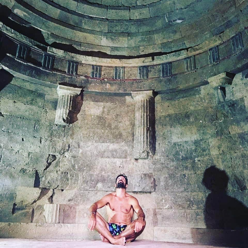 マヌー・ベネットさんのインスタグラム写真 - (マヌー・ベネットInstagram)「500bc Thracian Temple in Bulgaria  #Spartacus #crixus #inanotherlifewecouldhavebeenasbrothers」8月15日 2時02分 - manubennett