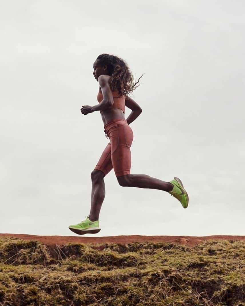 Nike Womenさんのインスタグラム写真 - (Nike WomenInstagram)「We’re here to make the phrase “run like a Dibaba” a thing. Watch our story to understand why.」8月15日 1時59分 - nikewomen