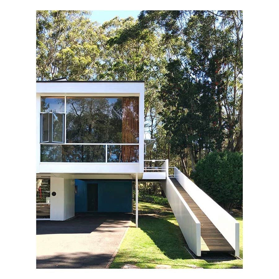 The Modern Houseさんのインスタグラム写真 - (The Modern HouseInstagram)「#inspiration Rose Seidler House: this Bauhaus-style home was designed by Harry Seidler, who worked as Marcel Breuer’s first assistant in New York. After his time with Breuer, Seidler returned to Australia to design this house for his parents, Rose and Max 📷@stripedarchitect」8月15日 2時01分 - themodernhouse