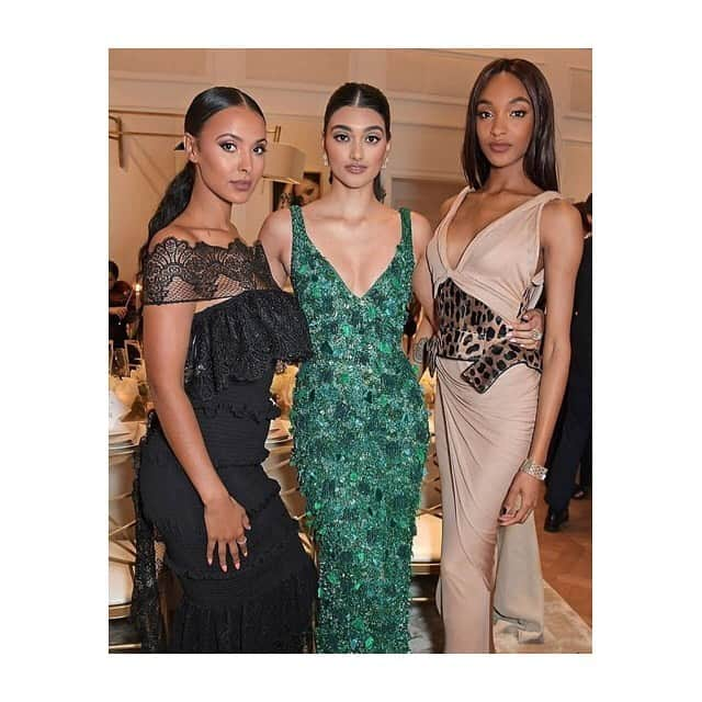 エミリオ デ ラ モレナさんのインスタグラム写真 - (エミリオ デ ラ モレナInstagram)「@mayajama looking gorgeous in our Silk Shirring Dress at the @britishvogue x @Cartier dinner  #emiliodelamorena #emiliogirls #vogue #cartier thank you @calvinopaleye for always supporting us 💙🔷💙🔷」8月15日 2時11分 - emiliodelamorena