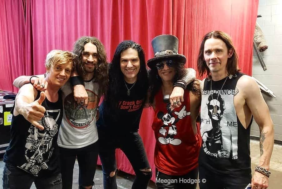 シェーン・ガラースさんのインスタグラム写真 - (シェーン・ガラースInstagram)「Words cannot convey just how amazing it's been out on the road with @slash  It all happened due to a very unfortunate circumstance. But I am very happy to announce, my brother, @brentfitz is going to be back in action very soon! With his new Bionic eye, he will be... Better... Stronger... Faster... than ever before! 👁 What an absolute honor, privilege, and pleasure it was to work with such a fantastic cast of individuals. I am beyond grateful to have had this experience and look forward to the new friendships I've made during this brief but fulfilling leg of the LIVING THE DREAM TOUR. Special thanks to all the fans that came out, you're the best! 😊@officialmyleskennedy  @toddkerns @franksidoris ♥️♥️♥️♥️♥️」8月15日 2時14分 - shanegaalaasofficial