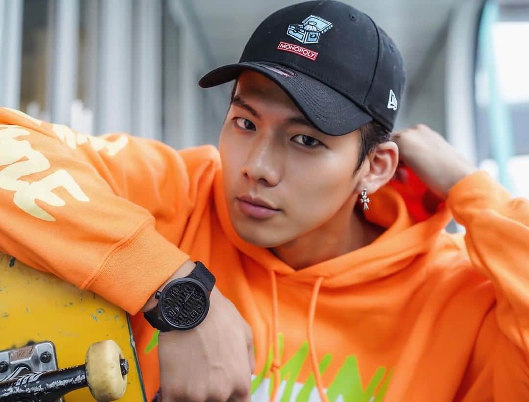 のインスタグラム：「Keep on sharing your #SwatchBIGBOLD moments!」